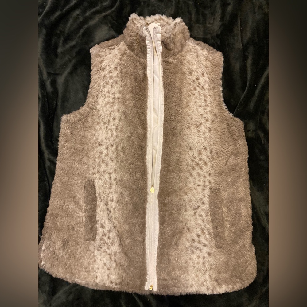 Reversible Vest. Size Medium. Pockets on both sides